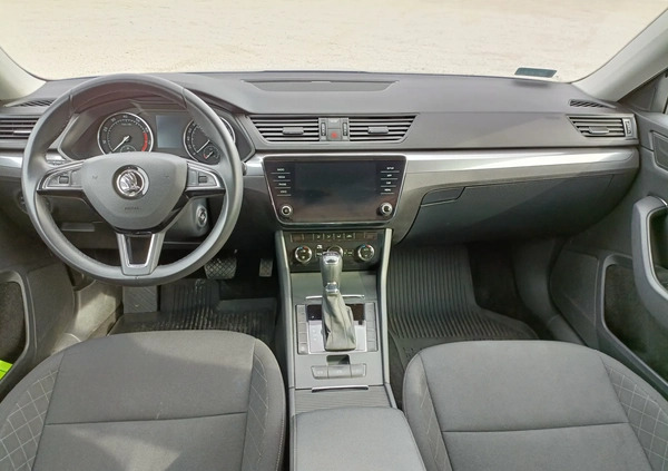 Skoda Superb cena 81200 przebieg: 148000, rok produkcji 2019 z Kraków małe 254